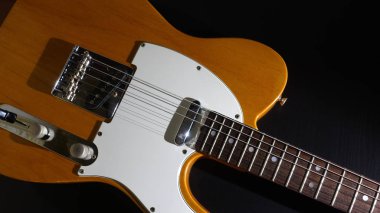 Klasik elektro gitar kapanışı. Koyu arkaplan