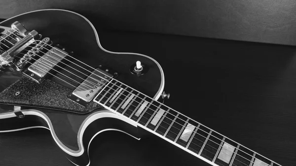 Vintage Elektrická Kytara Detailní Záběr Černá Bílá — Stock fotografie
