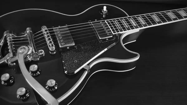 Guitarra Eléctrica Vintage Primer Plano Blanco Negro —  Fotos de Stock