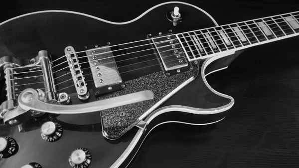Vintage Gitara Elektryczna Zbliżenie Czarno Białe — Zdjęcie stockowe