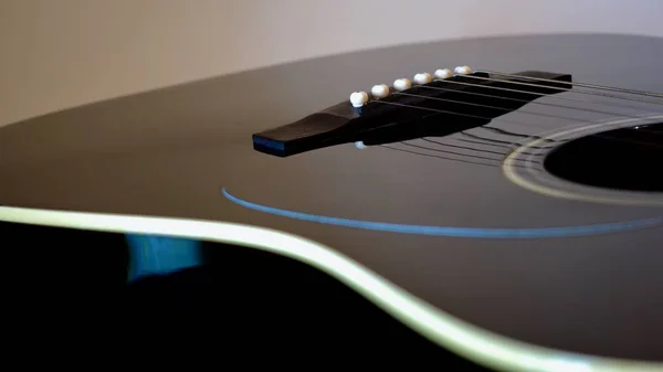 Preto Acústico Guitarra Corpo Closeup — Fotografia de Stock