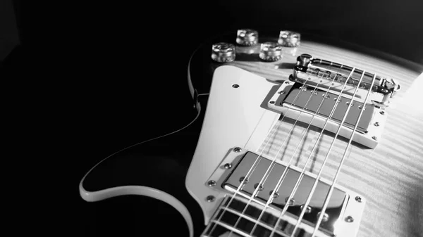 Elektrická Kytara Krk Detailní Záběr Černá Bílá — Stock fotografie