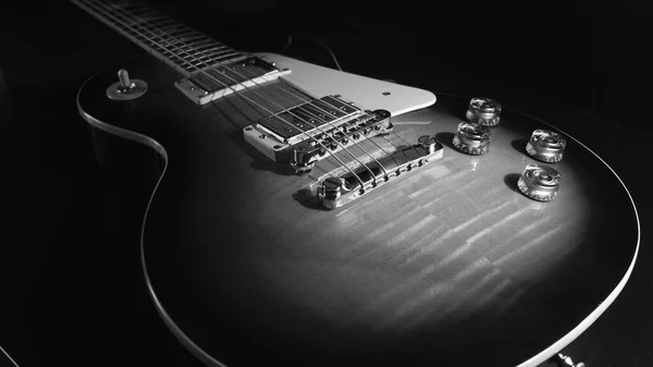 Guitarra Eléctrica Cuello Primer Plano Blanco Negro — Foto de Stock