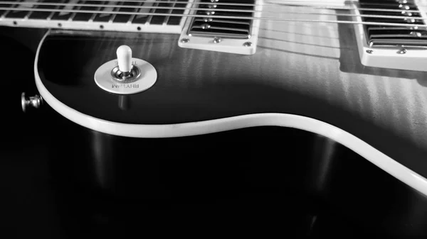 Guitarra Eléctrica Cuello Primer Plano Blanco Negro —  Fotos de Stock