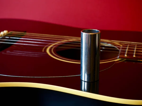 acoustic guitar body and guitar slider