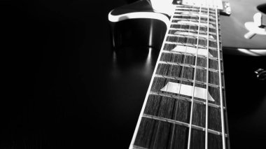 Elektro gitar kapanışı. siyah ve beyaz