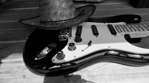 Elektrická Kytara Detailně Dřevěných Prknech Černá Bílá — Stock fotografie
