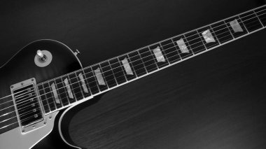 Elektro gitar kapanışı. koyu arkaplan . 