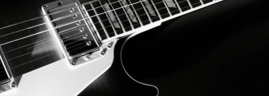 Elektro gitar kapanışı. koyu arkaplan . 