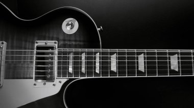 Elektro gitar kapanışı. Kopyalama alanı olan koyu arkaplan