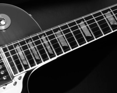 Elektro gitar kapanışı. Kopyalama alanı olan koyu arkaplan