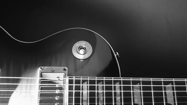 Nahaufnahme Der Gitarre Dunkler Hintergrund Mit Kopierraum — Stockfoto