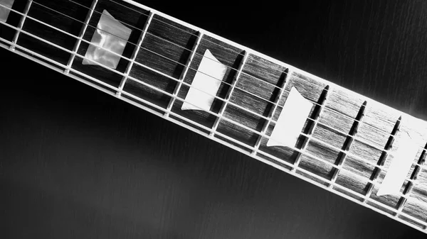 电吉他颈 带有复制空间的黑暗背景 — 图库照片