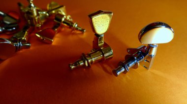 Gitar akortları ve gitar telleri. renk arkaplanı