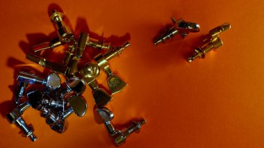 Gitar akortları ve gitar telleri. renk arkaplanı