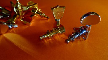 Gitar akortları ve gitar telleri. renk arkaplanı