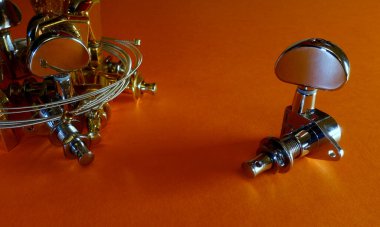 Gitar akortları ve gitar telleri. renk arkaplanı