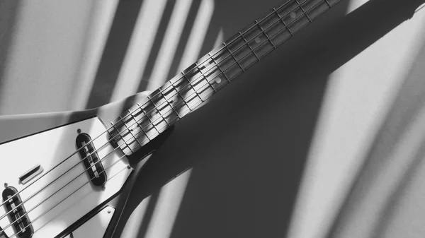 Old Vintage Bass Guitar Closeup Sun Light Black White — Stock Photo, Image