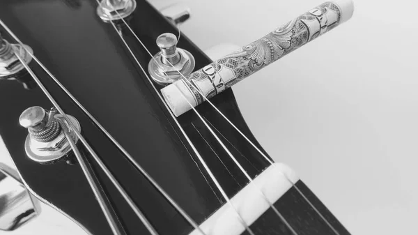 Cabeça Guitarra Close Nota Enrolada Com Espaço Cópia Preto Branco — Fotografia de Stock