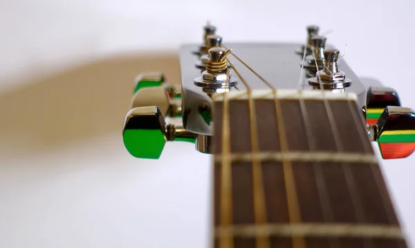 Gitarr Headstock Närbild Vit Bakgrund Kopieringsutrymme — Stockfoto