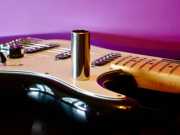 Acoustic Guitar Guitar Slider Closeup Color Backgriund — Stock Photo, Image
