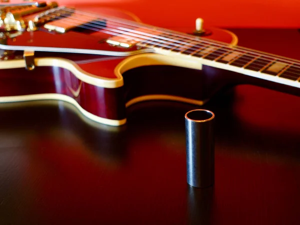 Violão Acústico Guitarra Deslizante Closeup Cor Backgriund — Fotografia de Stock
