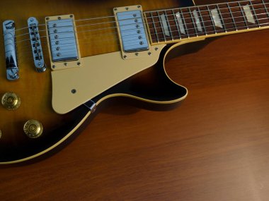 Klasik gitar kapanışı. Renkli arka plan. Boşluğu kopyala