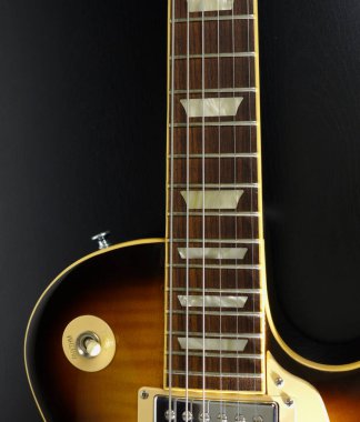 Klasik gitar kapanışı. Renkli arka plan. Boşluğu kopyala