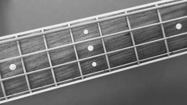 Baixo Pescoço Guitarra Closeup Preto Branco — Fotografia de Stock
