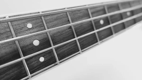 Bajo Guitarra Cuello Primer Plano Blanco Negro — Foto de Stock