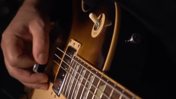 ギタリスト レコーディング スタジオでギターを演奏 — ストック動画