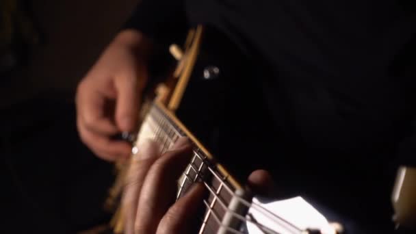 Guitariste Joue Guitare Studio Sur Disque Mouvement Lent 100P — Video