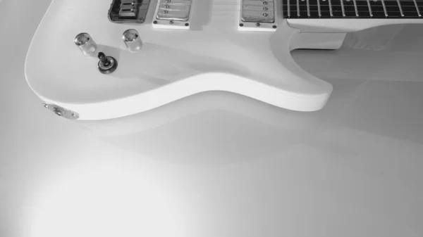 Fecho Guitarra Elétrica Branca Fundo Branco Com Espaço Cópia Preto — Fotografia de Stock