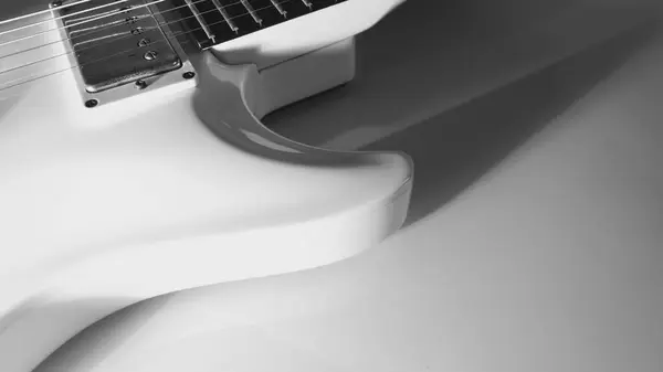 Closeup Guitarra Elétrica Branca Fundo Branco Com Espaço Cópia — Fotografia de Stock