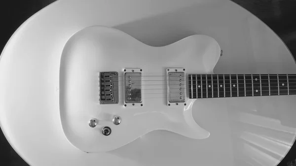Beyaz Elektro Gitar Yakın Plan Kopyalama Alanı Olan Beyaz Arkaplan — Stok fotoğraf