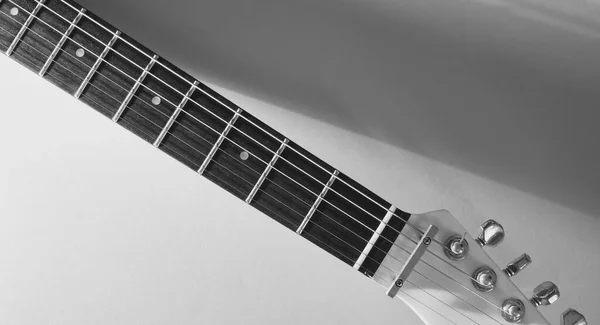 Weiße Gitarre Nahaufnahme Weißer Hintergrund Mit Kopierraum — Stockfoto