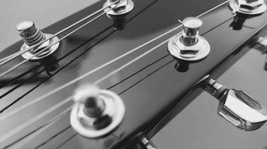 Gitar boynu fotokopi alanı ile yakın çekim. siyah ve beyaz