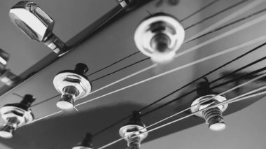 Gitar boynu fotokopi alanı ile yakın çekim. siyah ve beyaz
