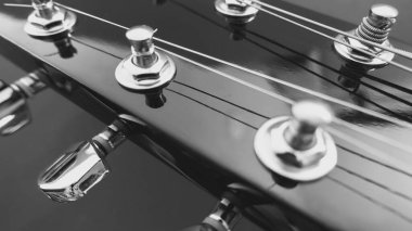 Gitar boynu fotokopi alanı ile yakın çekim. siyah ve beyaz