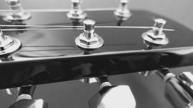 Gitar boynu fotokopi alanı ile yakın çekim. siyah ve beyaz