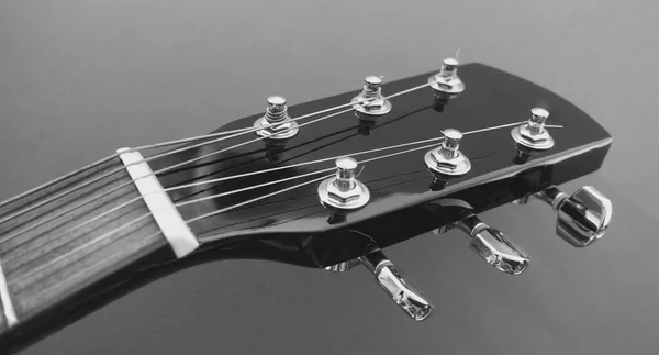 Nahaufnahme Des Gitarrenhalses Mit Kopierraum Schwarz Weiß — Stockfoto