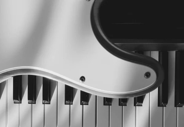 Electric Guitar Piano Keyboards Closeup Sun Light Light Shadows Black — Stock Photo, Image