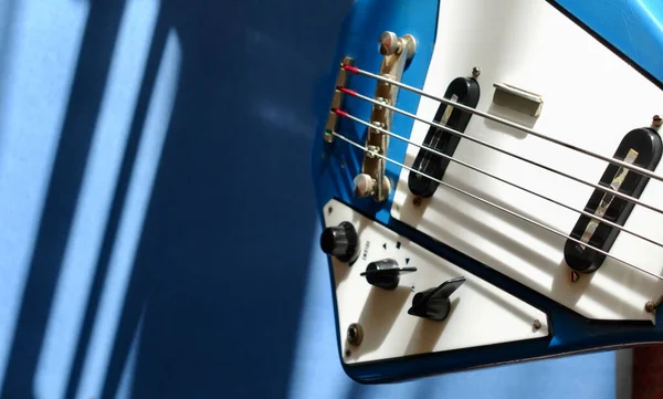 Old Vintage Blue Bass Guitar Closeup Color Background Copy Space — Stock Photo, Image