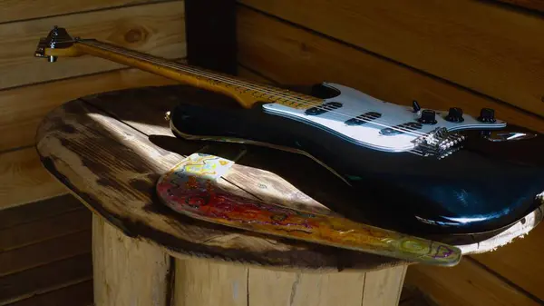 Elektrická Kytara Bumerang Dřevěných Deskách — Stock fotografie
