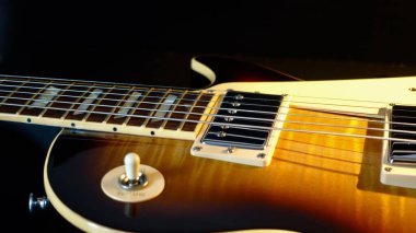 Elektro gitar kapanışı. koyu arkaplan