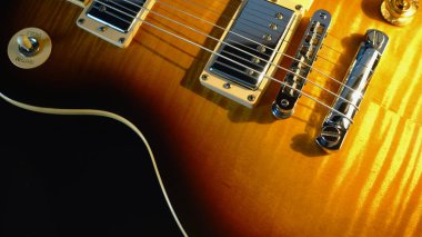 Elektro gitar kapanışı. koyu arkaplan