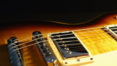 Klasik elektro gitar kapanışı. Işık ve gölge