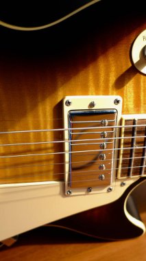 Klasik elektro gitar kapanışı. Işık ve gölge