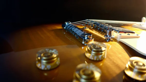 Vintage Closeup Guitarra Elétrica Luz Sombra — Fotografia de Stock