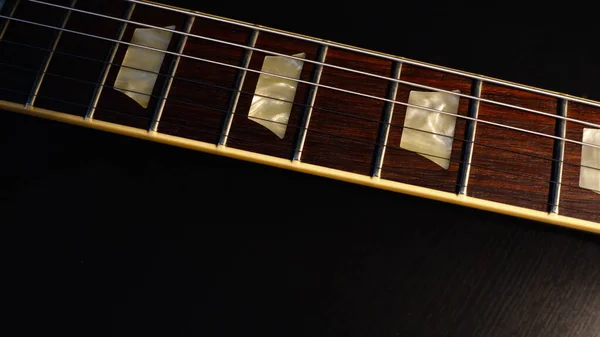 Guitarra Eléctrica Vintage Cuello Primer Plano Luz Sombra — Foto de Stock